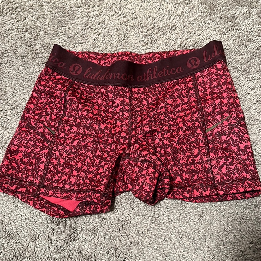 Lululemon shorts size 6 lightly worn